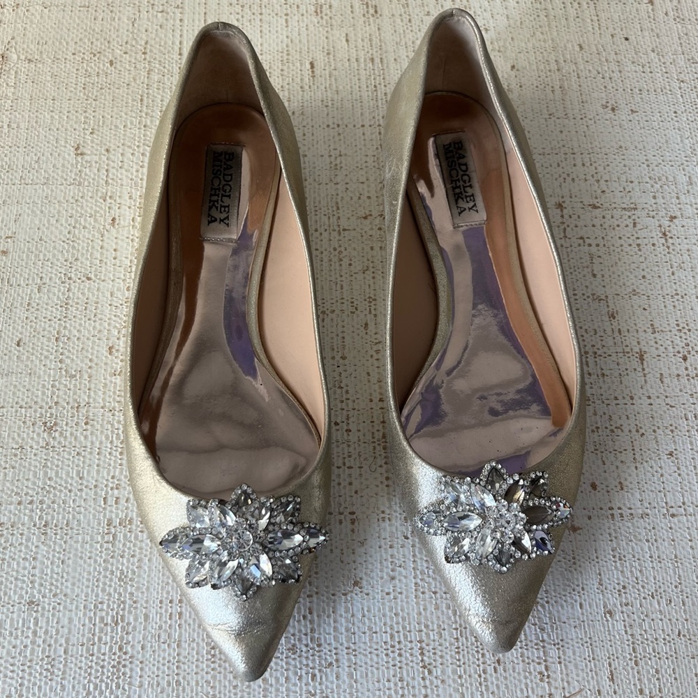 Badgley Mischka Gold Pointed Toe Embellished Crystal Flats Size 7.5